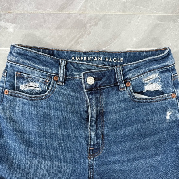 Women’s American Eagle Stretch Distressed Mom Short Jean Shorts Size 2 - Picture 2 of 16